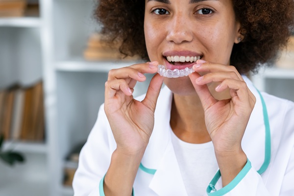 Invisalign® Dentist Or Orthodontist: What’s The Difference And Why It Matters?